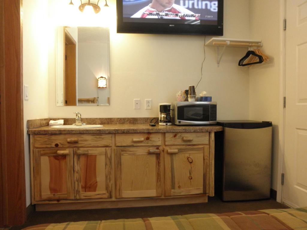 Shaunavon Bear'S Den Lodge חדר תמונה